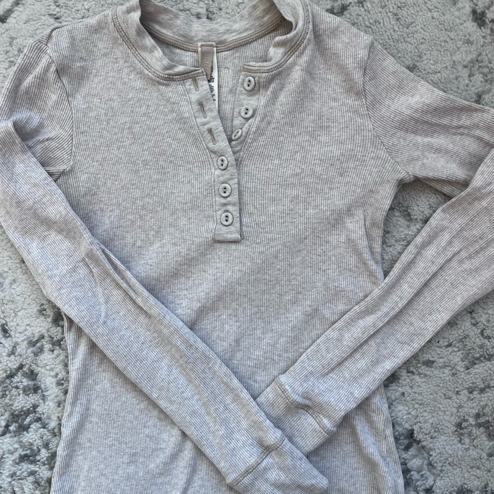 Skims Gray Ribbed Long Sleeve Henley Top
